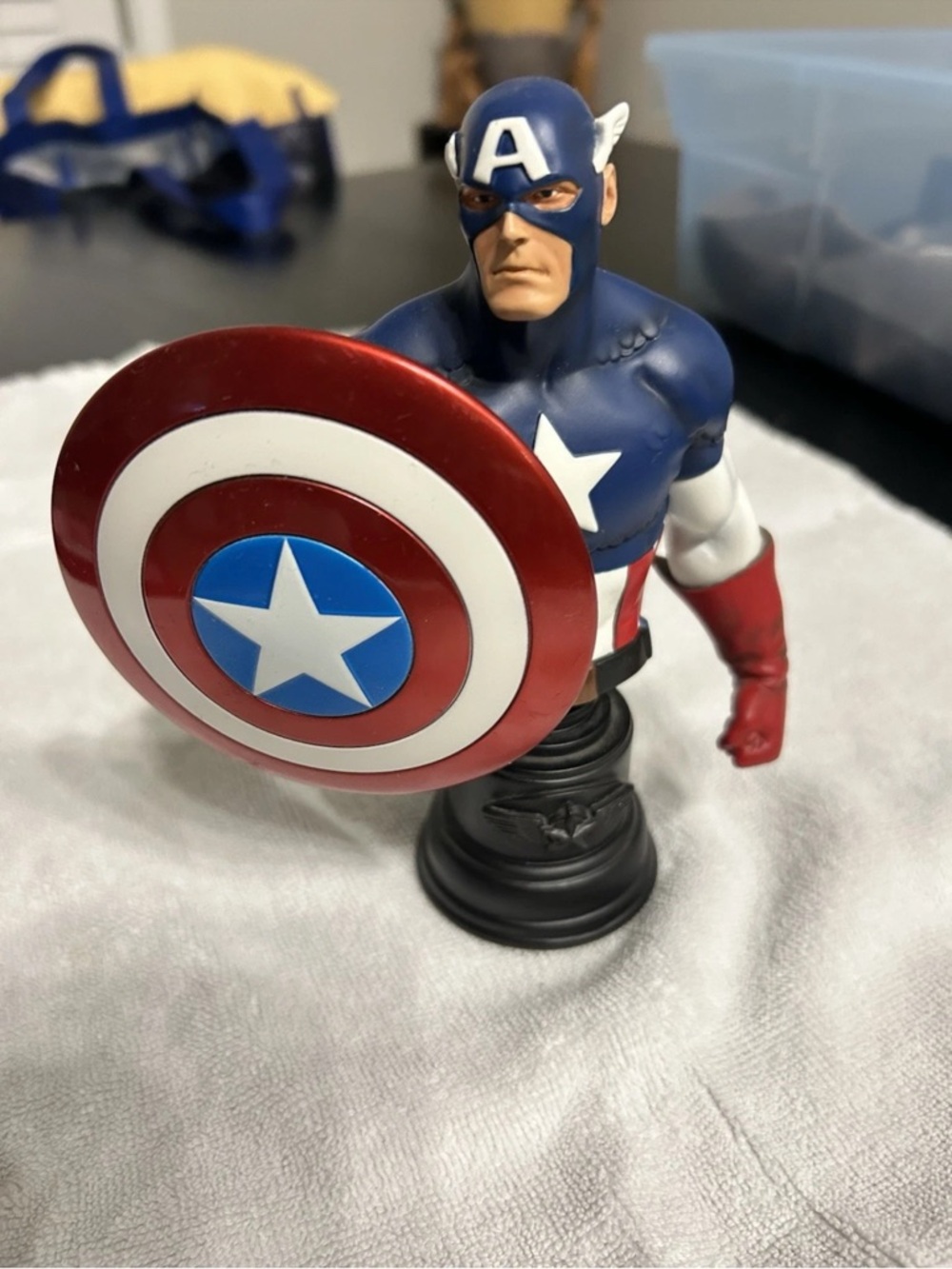 Lot of 5 Captain America figurines numbered